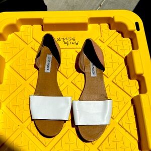 Steve Madden color block ladies flat sandals size 10. Leather upper